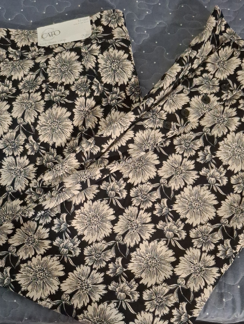 Cato Black and Cream Floral Hi Rise Kick Flare Crop Pants size 20W NWT